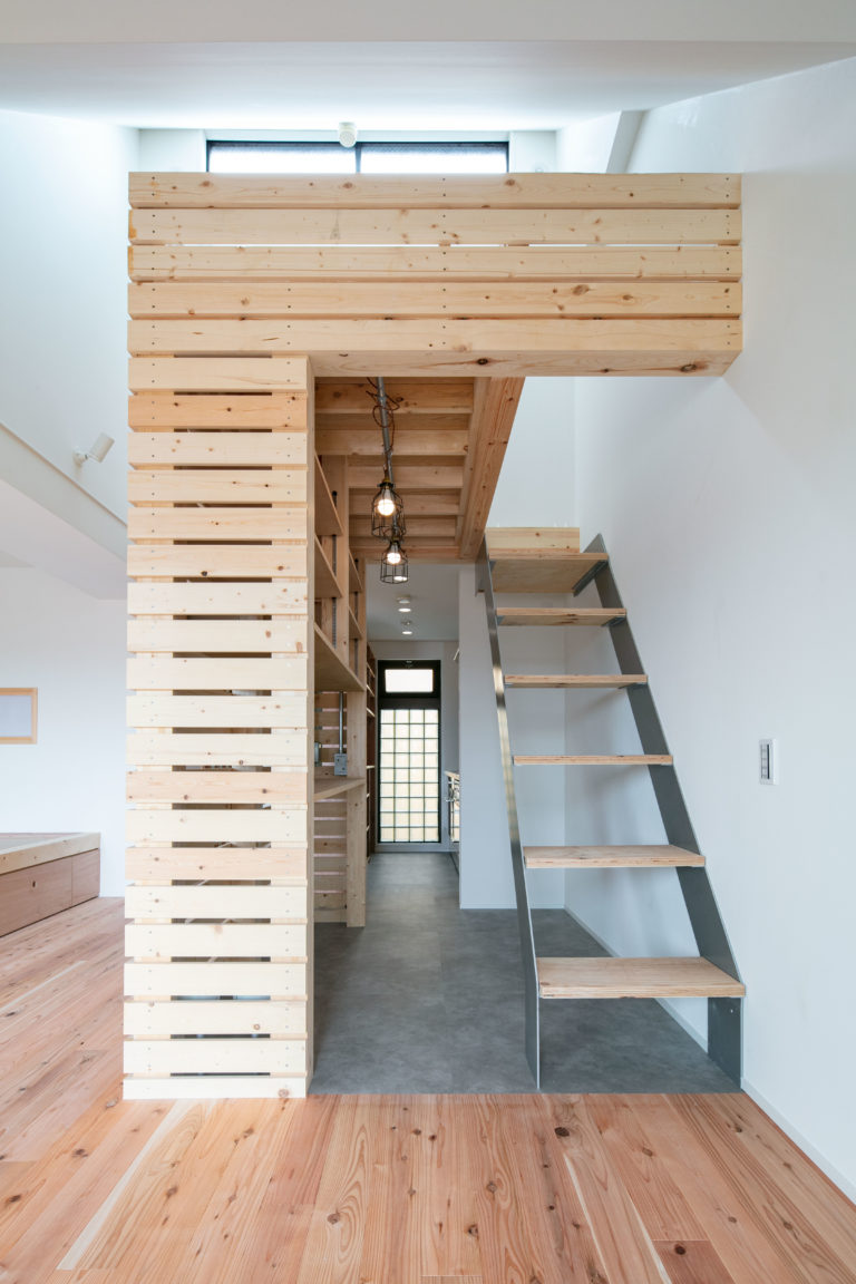 屋根裏収納を活かしたロフトのあるリノベーション