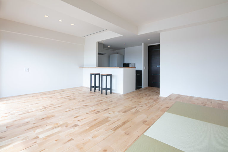 玄関直結の収納を充実させたリノベーション