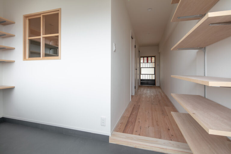 アンティーク建具を使った女性お一人暮らしのリノベーション