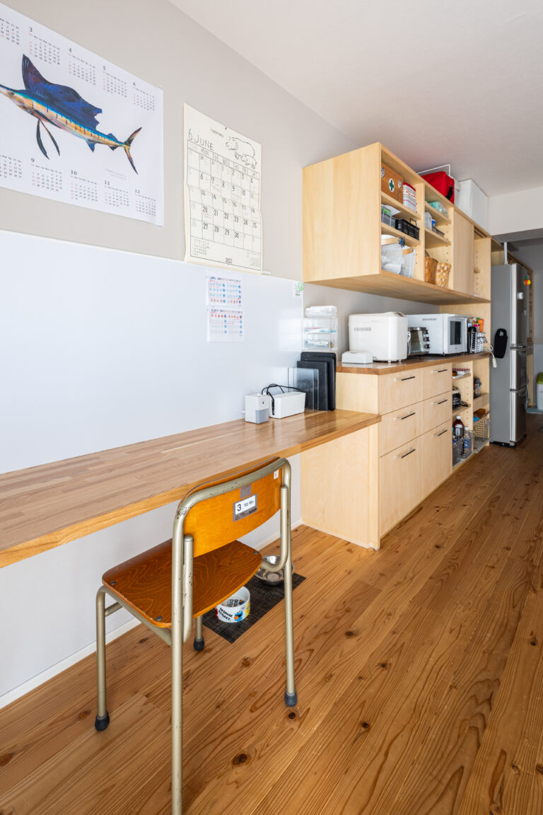リノベーション済み物件に、キッチン造作＆書斎本棚をプチリノベ