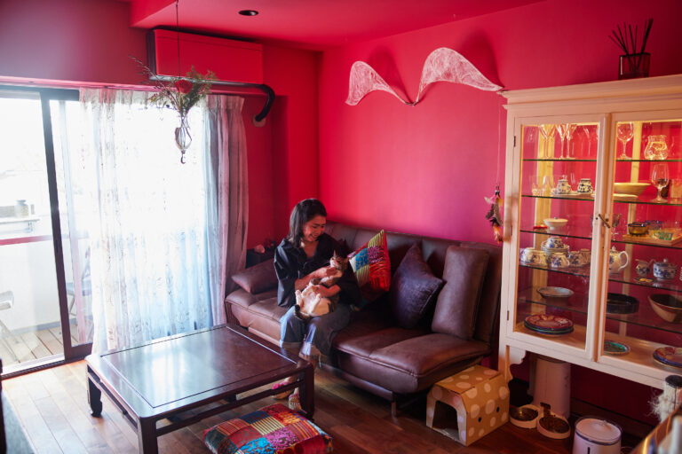 猫との暮らしを楽しむ女性のリノベーション