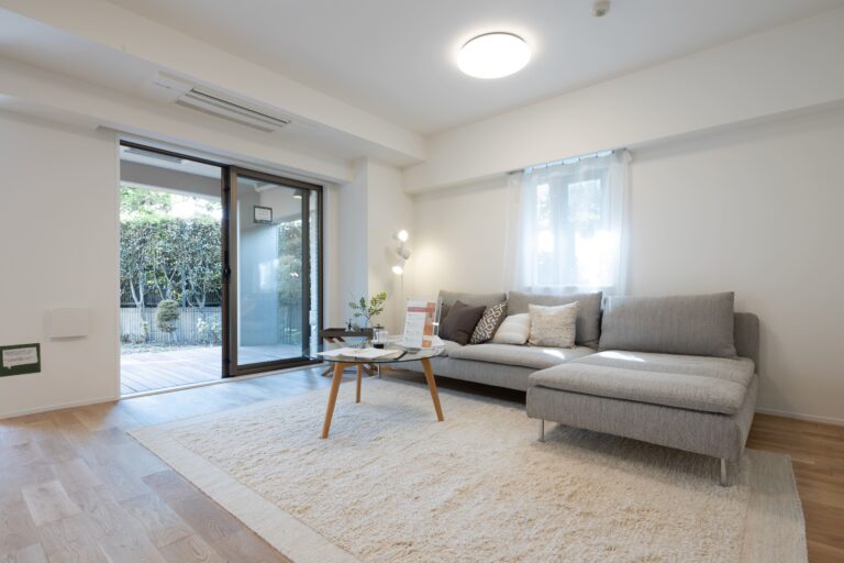 専用庭とテラスがあるリノベーション済み物件