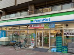 ファミリーマート江東東陽一丁目店　約242m／徒歩4分