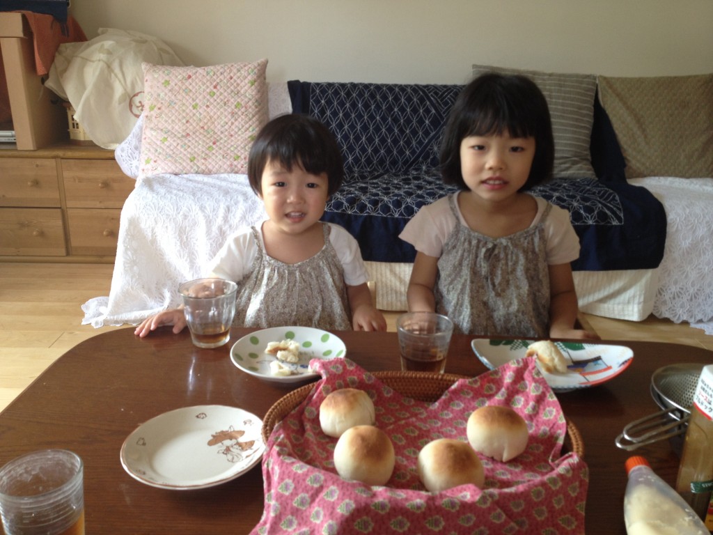 一緒に作った、手作りパンで、ランチ！