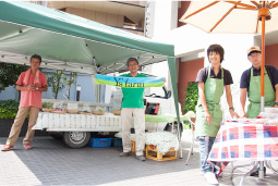 店舗前で開催するマルシェ